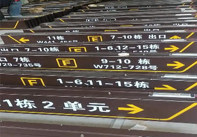 那坡广告标识中，常见的几种安装方式。