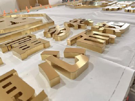 那坡拉丝不锈钢字的特点。