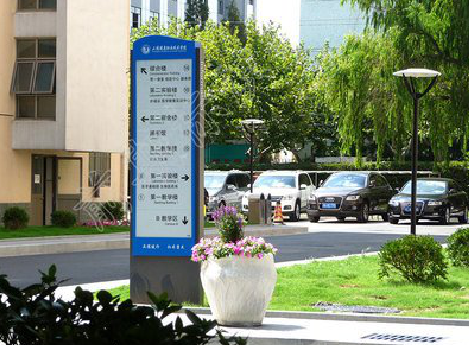 那坡传统的学校标识系统有什么问题？